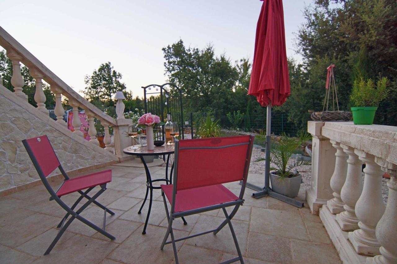 Chez Amali - Stielvolle Ferienwohnung In Der Provence Mit Terrasse 布里尼奥勒 外观 照片