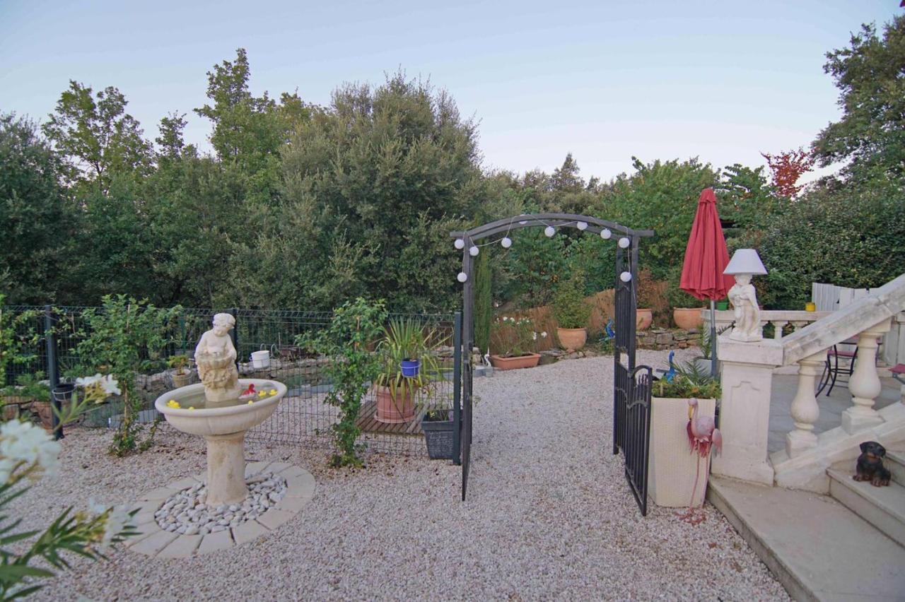 Chez Amali - Stielvolle Ferienwohnung In Der Provence Mit Terrasse 布里尼奥勒 外观 照片