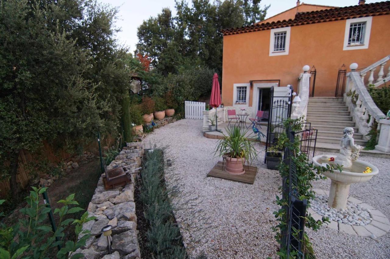 Chez Amali - Stielvolle Ferienwohnung In Der Provence Mit Terrasse 布里尼奥勒 外观 照片