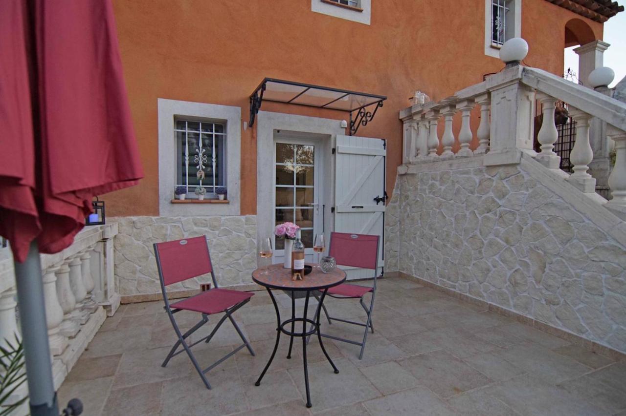 Chez Amali - Stielvolle Ferienwohnung In Der Provence Mit Terrasse 布里尼奥勒 外观 照片